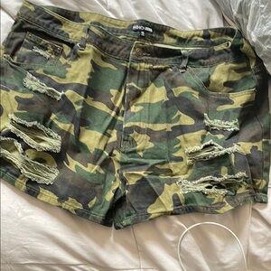 Fashion Nova Green Cargo Shorts Distressed Camo